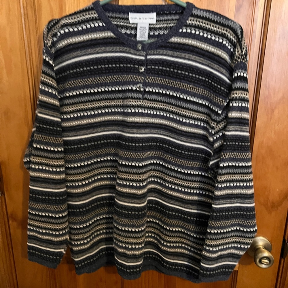 Croft & Barrow NAVY, Gray & White heavier knit three button sweater
